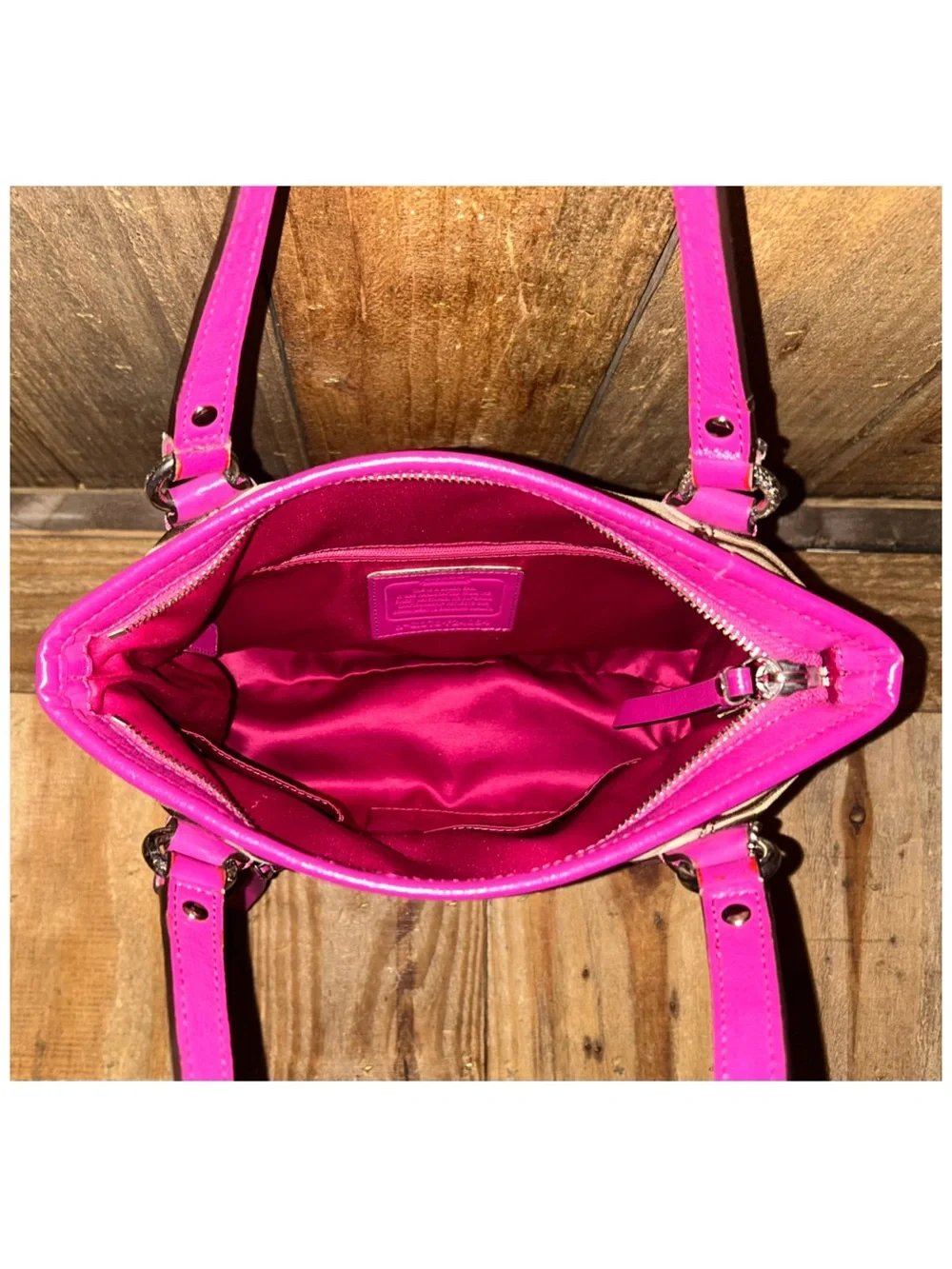 Coach Daisy Outline Signature Emma Tote with Free Scarf & Dust Bag. - Picture 6 of 16